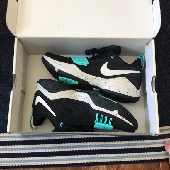 Pg 1s men’s basketball shoes - Picture 2 of 8